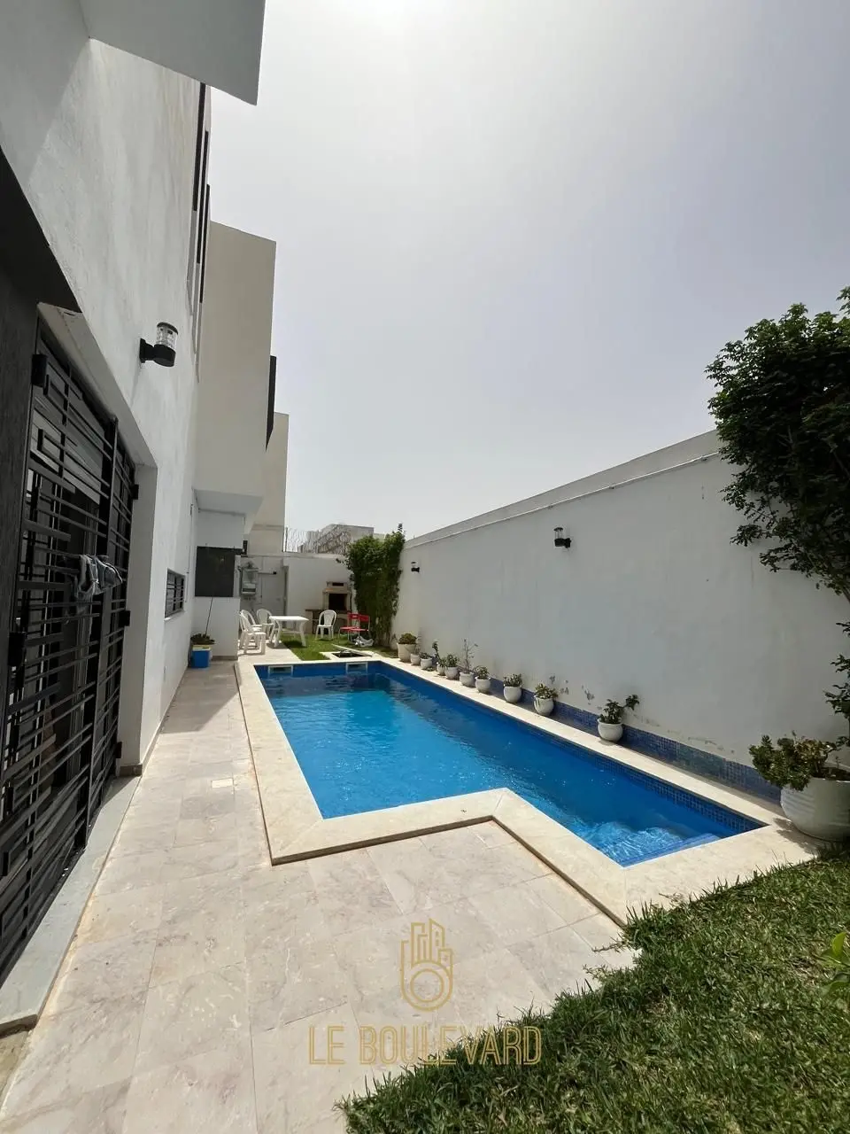 Location Annuelle : Villa Duplex S+4 Avec Piscine à Hammamet Nord