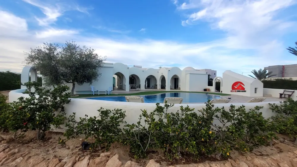 VENTE MAISON DJERBIENNE AVEC PISCINE À ARKOU DJERBA - RÉF V602