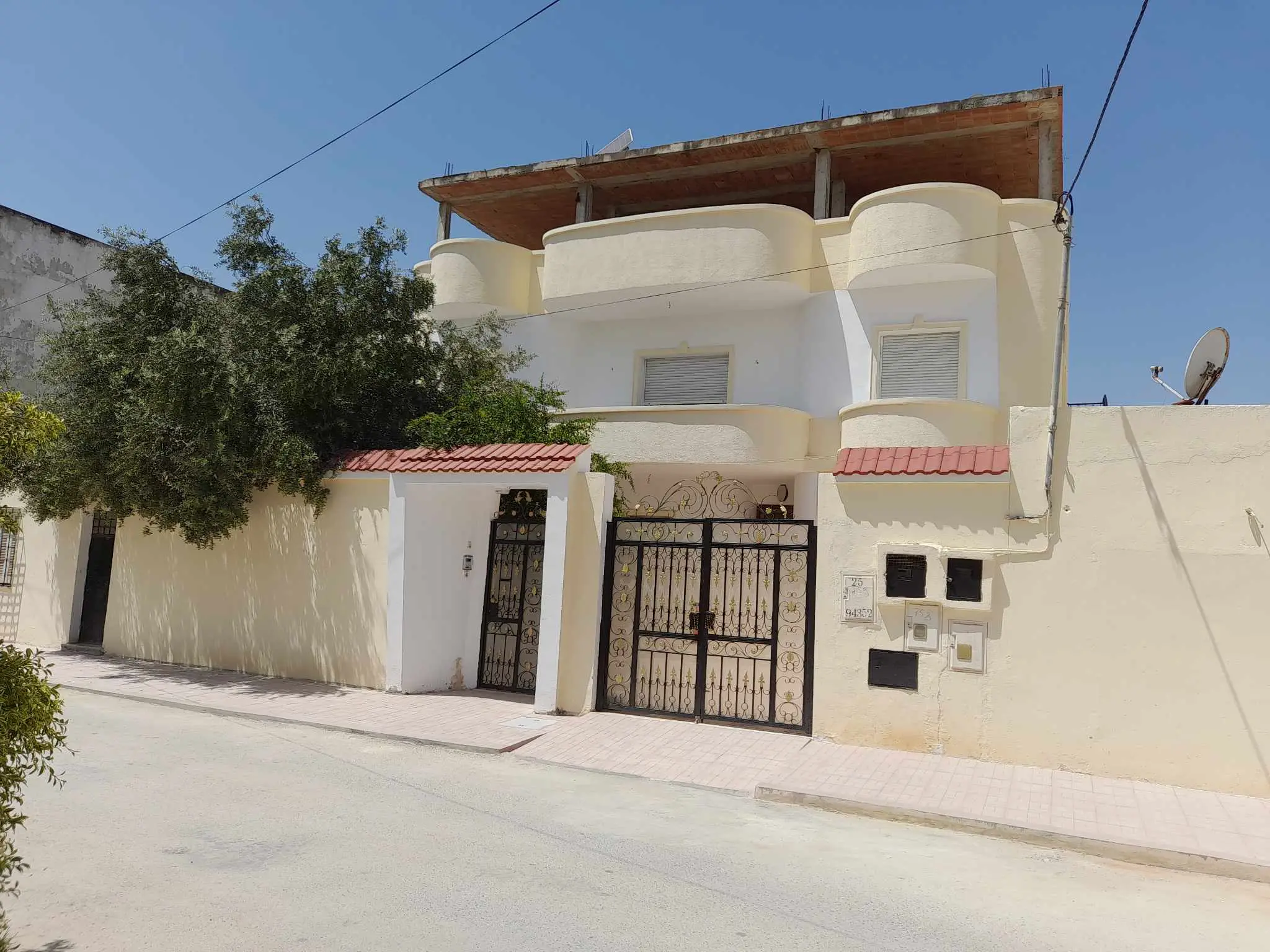 A vendre Villa R+2 au cite El-ghazela, Ariana