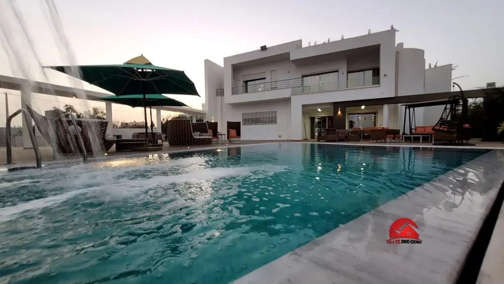 IMMOBILIER DE LUXE À DJERBA - VILLA À HOUMT SOUK - RÉF V597