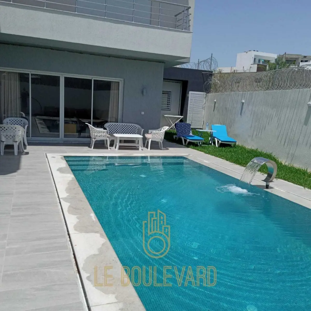 A Vendre Villa Duplex S+4 Avec Piscine Située à Hammamet Nord