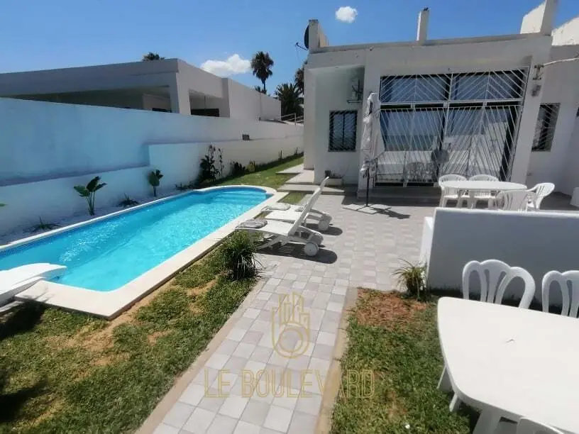 A Vendre Villa S+3 Avec Piscine à Maamoura, Nabeul