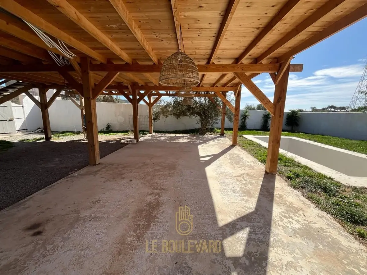 A vendre maison en bois S+3 avec piscine à Hammamet