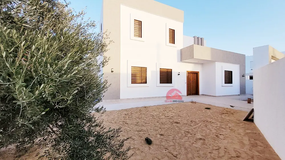  VILLA SANS MEUBLES À DJERBA HOUMT SOUK - RÉF L756