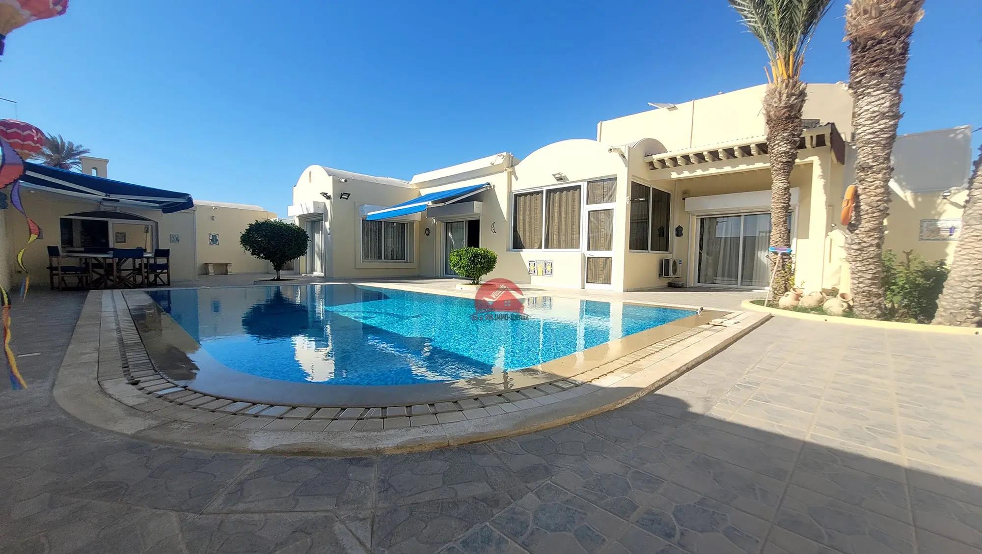 GRANDE MAISON À VENDRE EN ZONE TOURISTIQUE DJERBA - RÉF V590