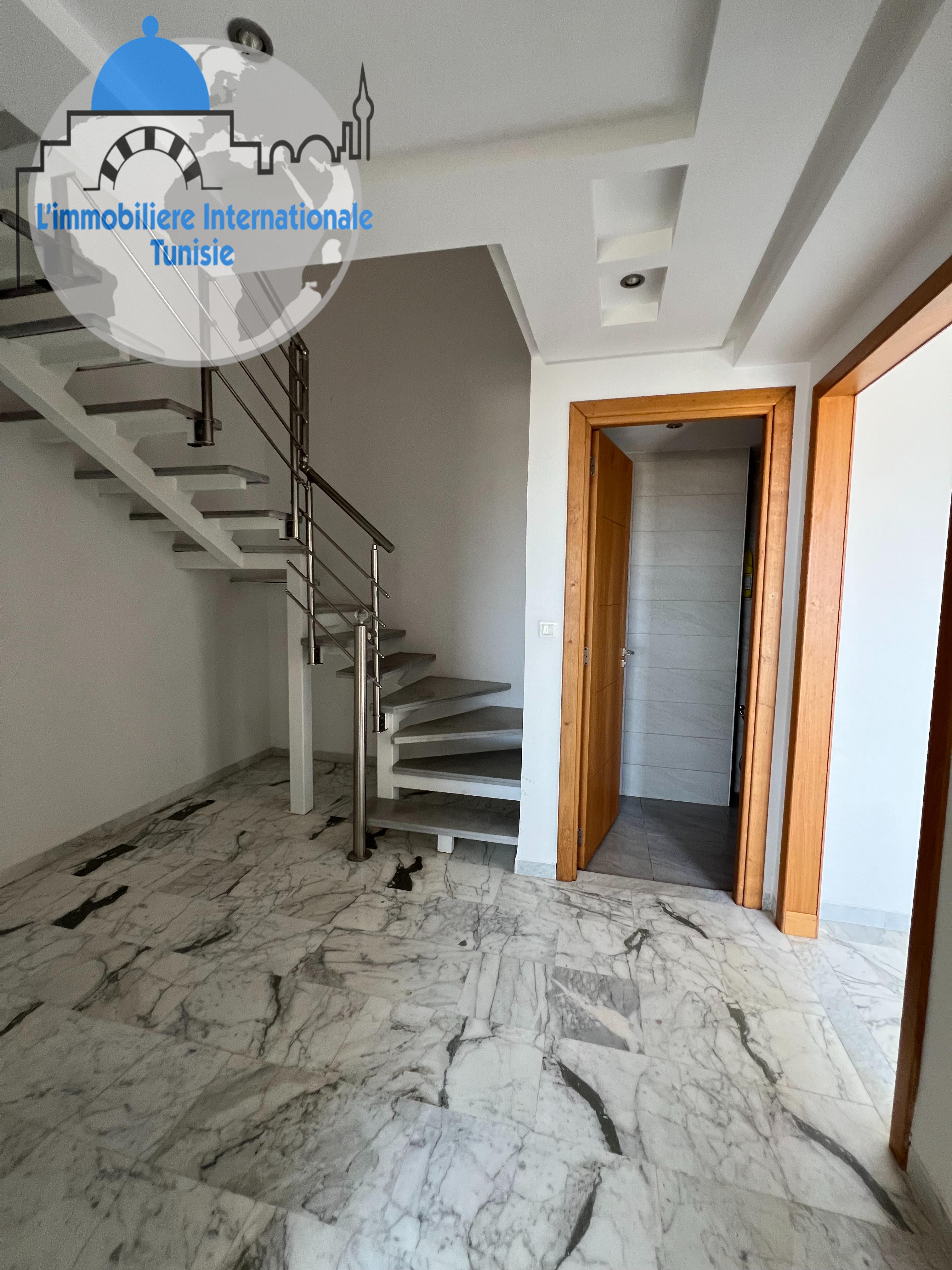 A vendre un duplex S+2 à Khzema