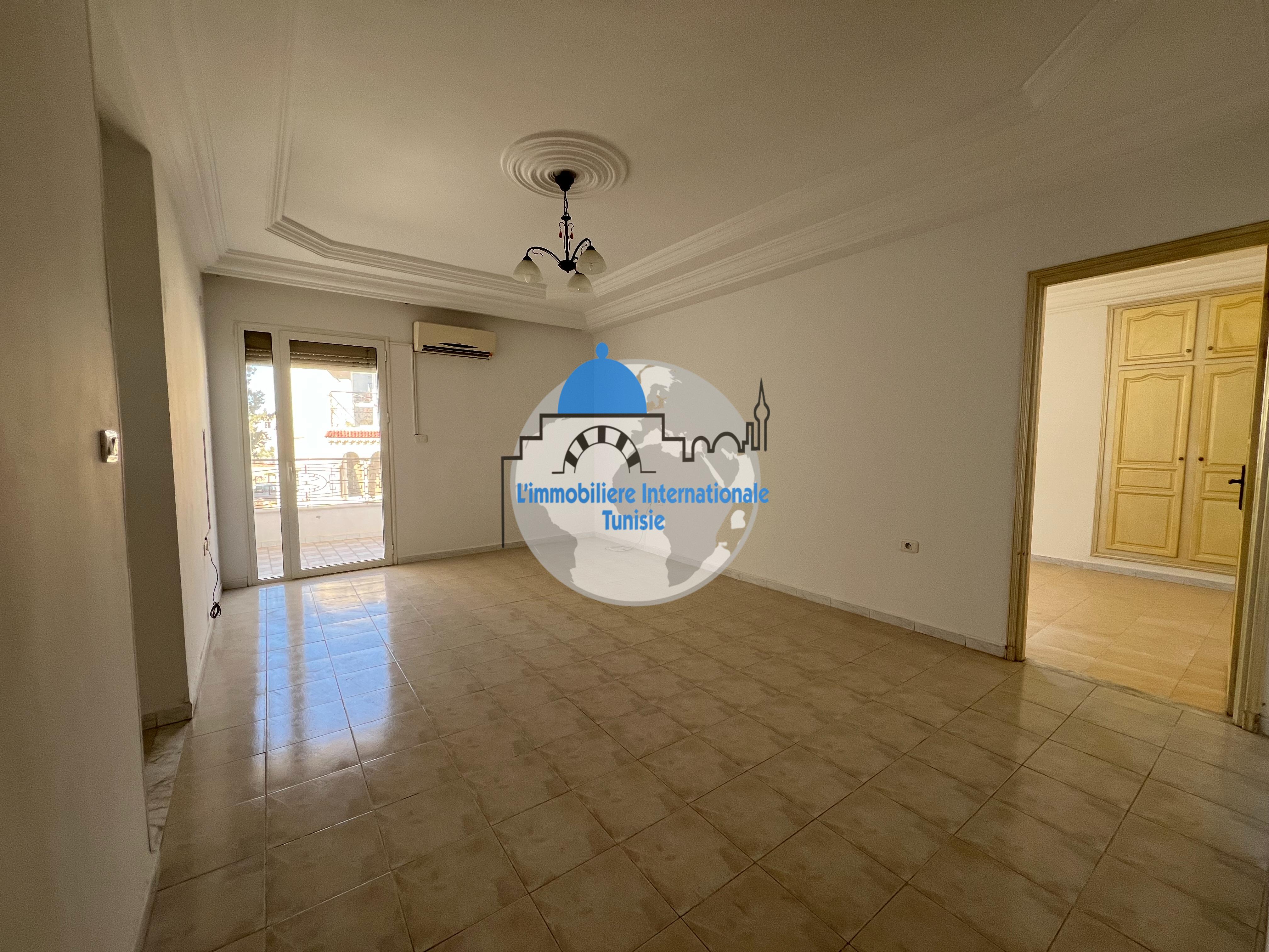 Appartement S+3 à Khzema Ouest