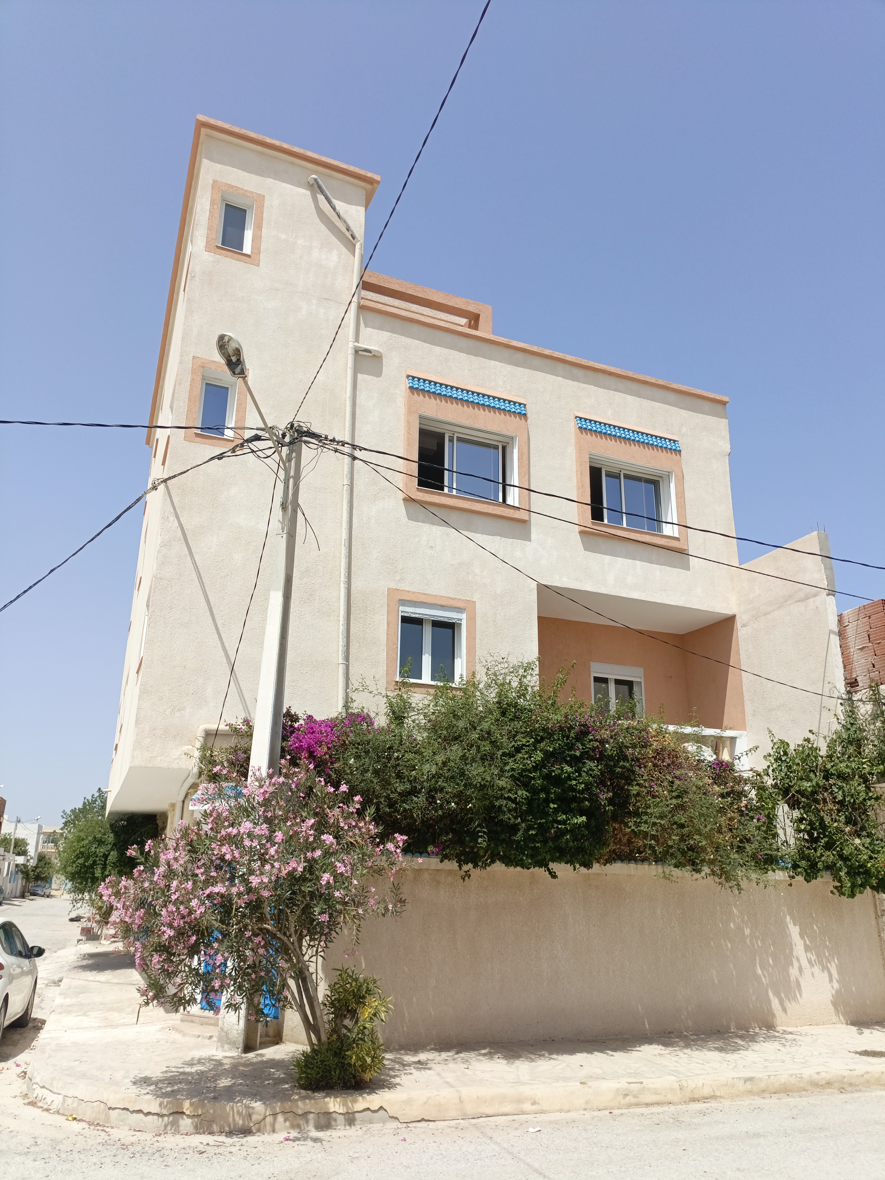 Av bonne occasion immeuble de 4 appartements