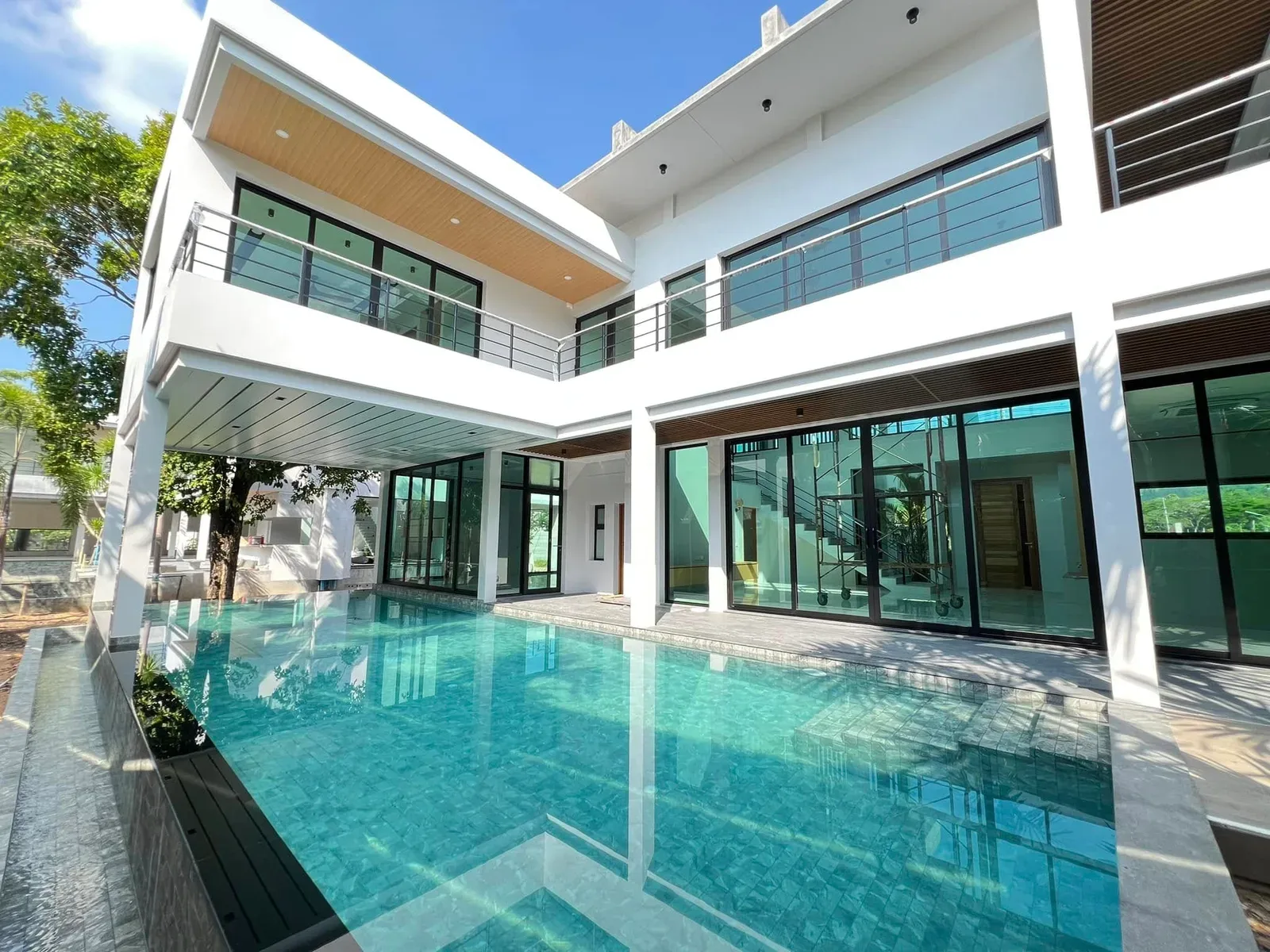 Baan Komuth 2