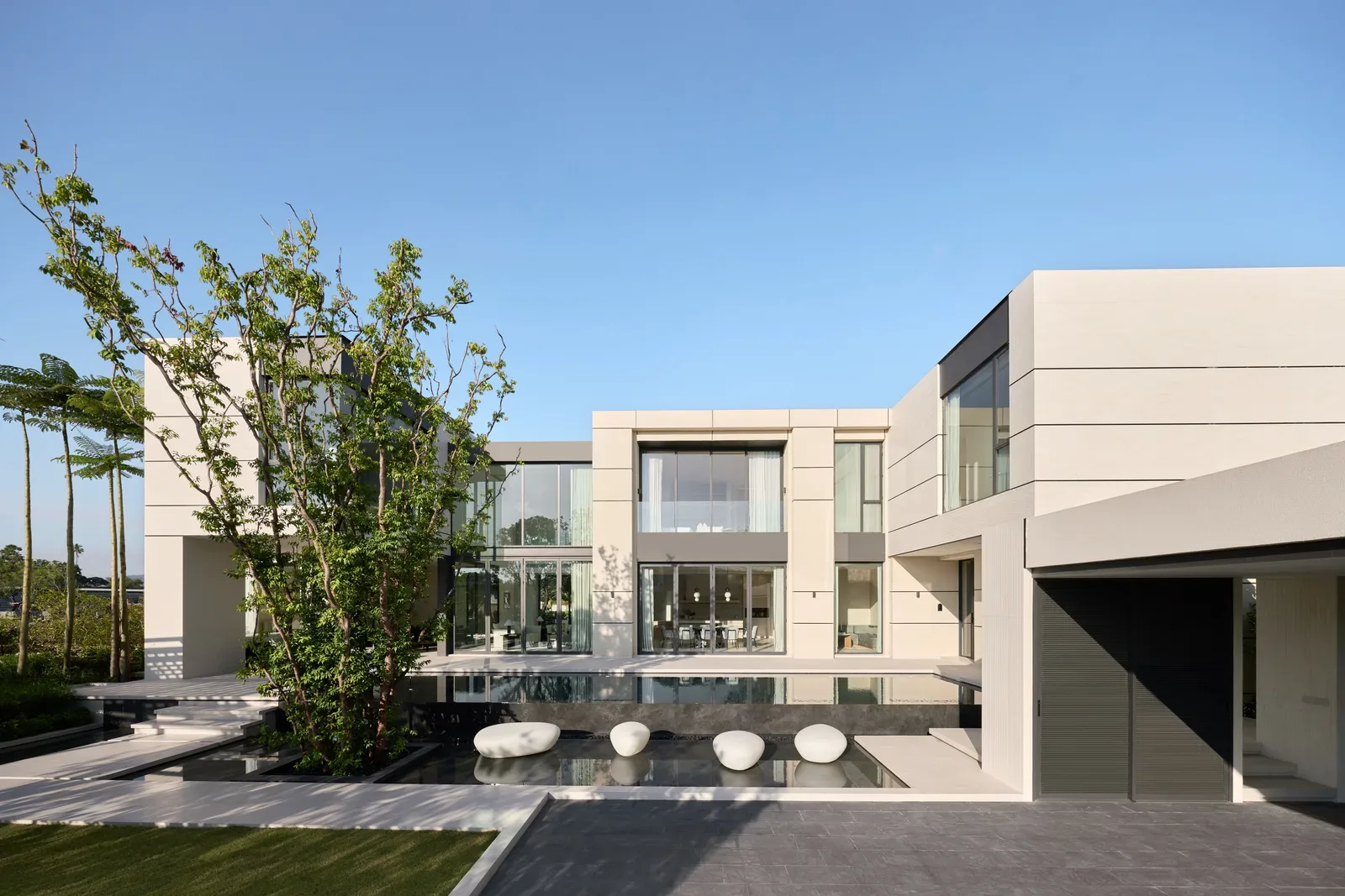 Lavish Estates 14