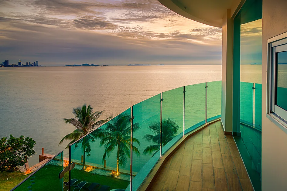 Paradise Ocean View 8