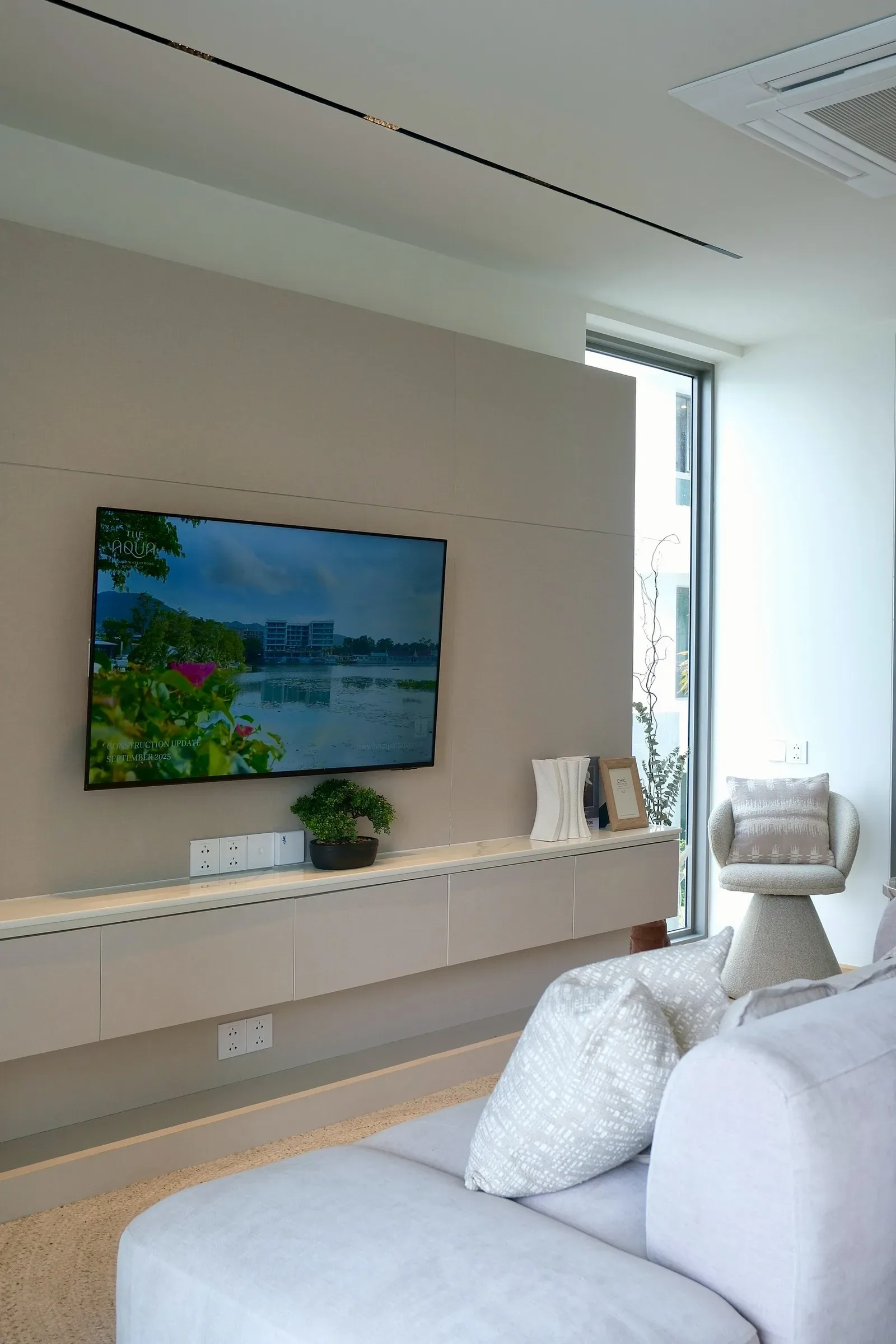 The Aqua 37