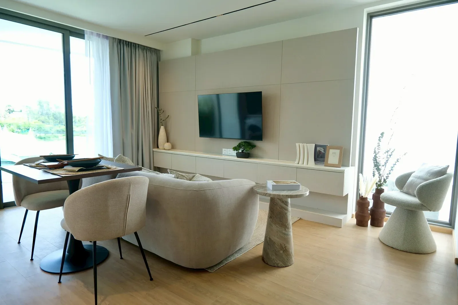 The Aqua 24