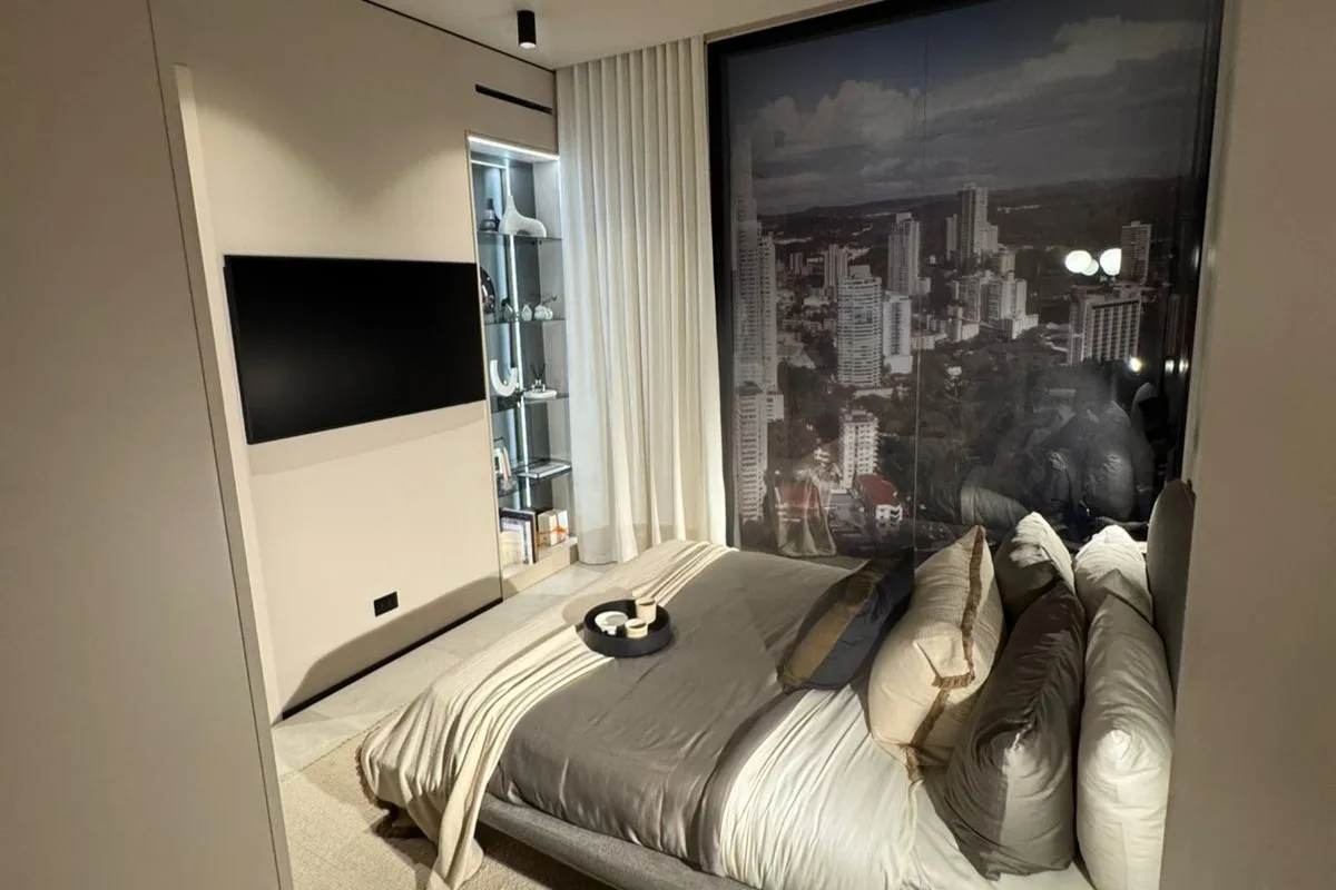 Uptown Tower 10