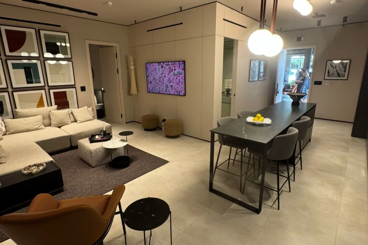 Uptown Tower 9