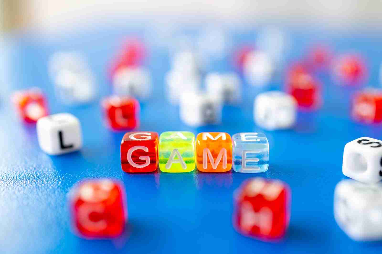 What Makes a Good Cover for Online Games Podcasts? What Makes a Good Cover for Online Games Podcasts?