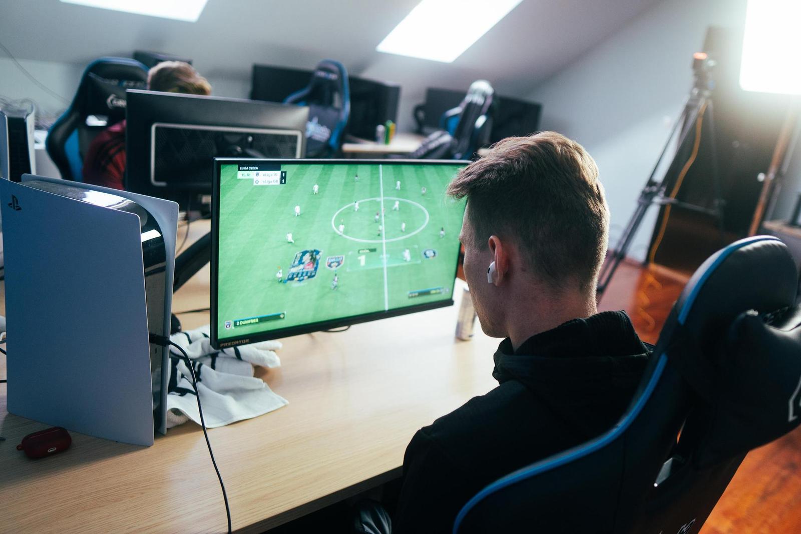 Zpátky na vrchol! Matejs přepsal historii eLigy a míří do eChampions League