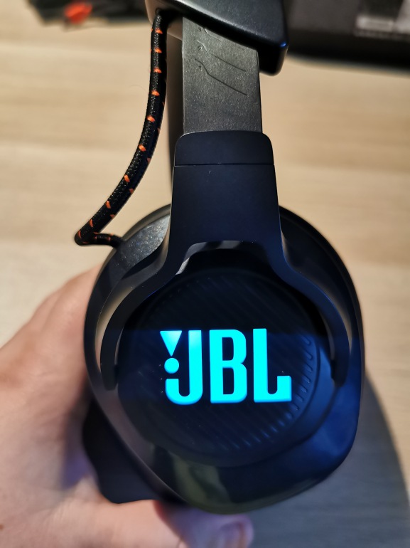 Recenze: JBL Quantum 600