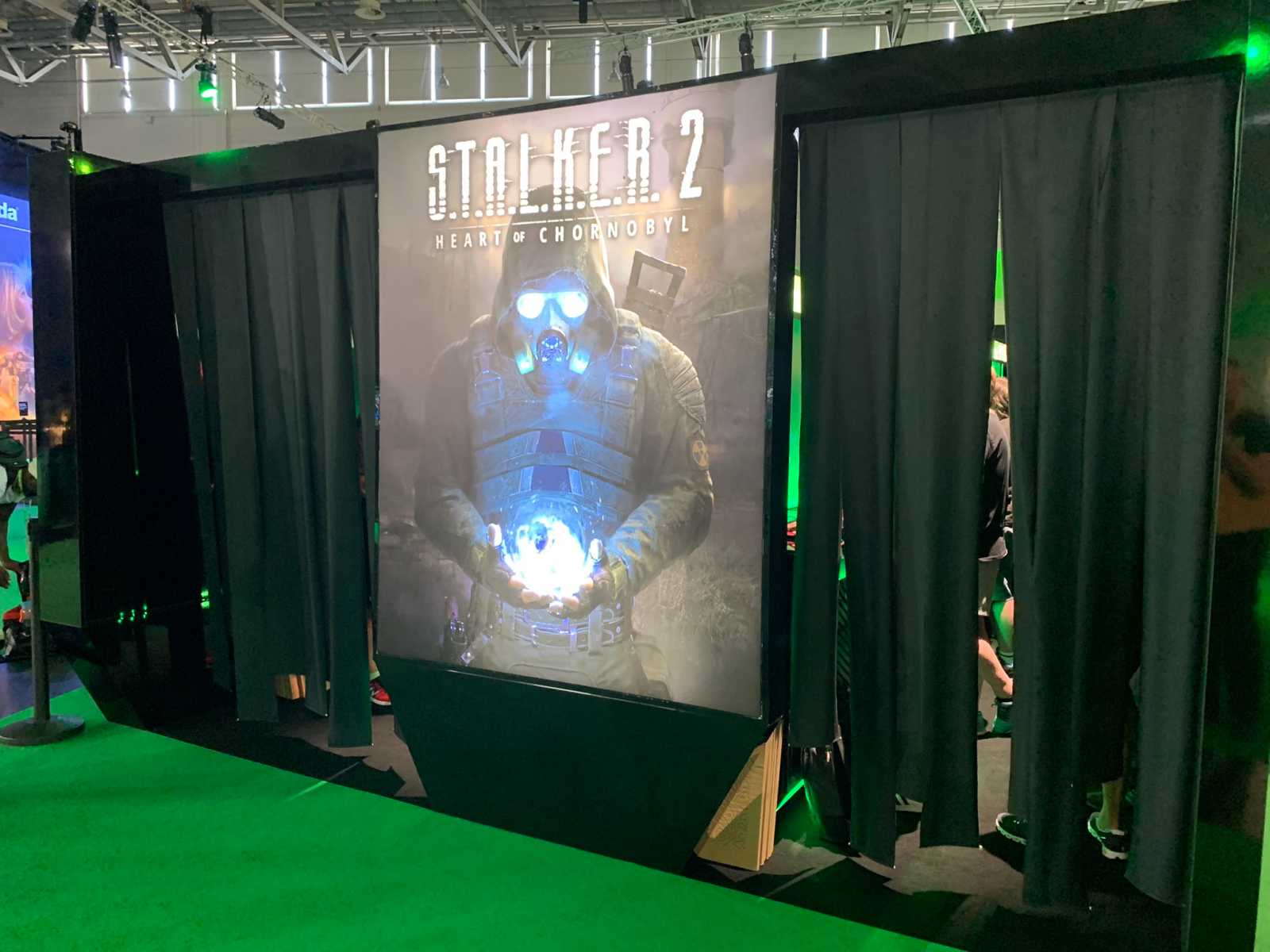 Stánek ukrývající stanice s PC demem Stalker 2 na Gamescomu 2023