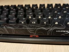 Recenze: HyperX Alloy Origins 60, klávesnice, která šetří místo