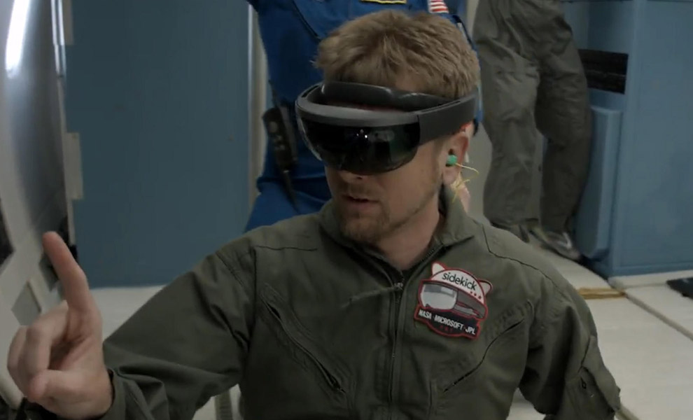 HoloLens cestou na orbit explodovaly