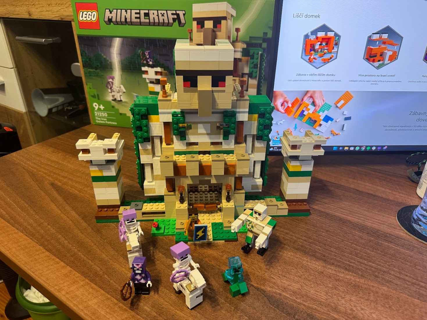 Recenze LEGO® Minecraft®, skvělého převedení legendární kostičkované hry do reálného světa