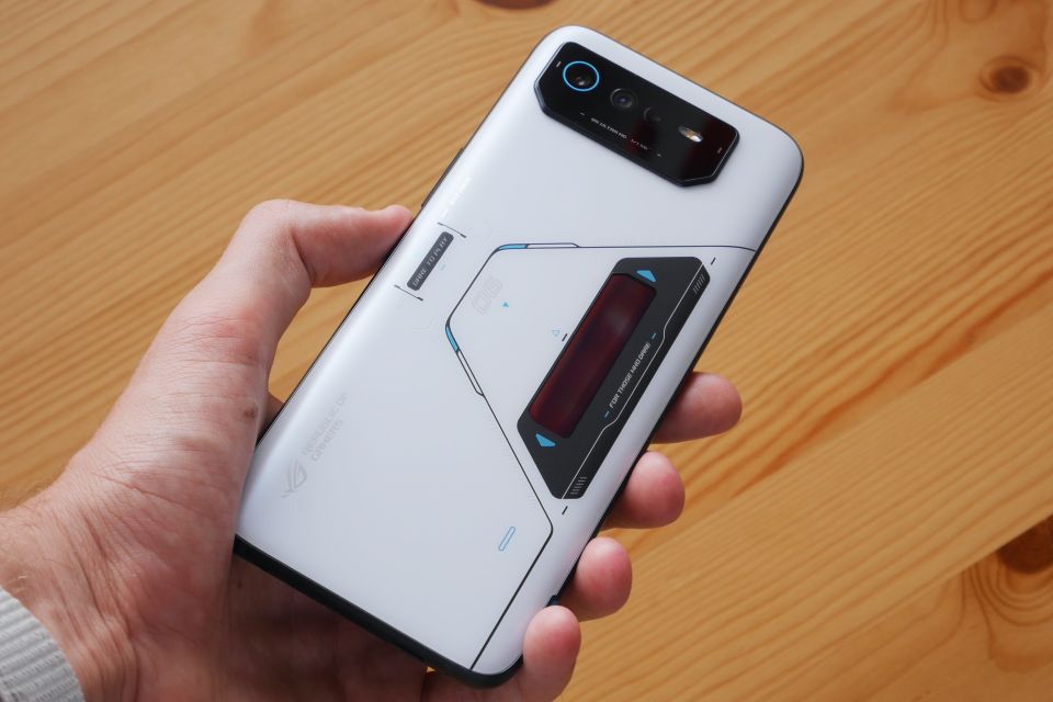 Asus ROG Phone 6 brzy vstoupí do prodeje. Půjde o jeden z nejdražších telefonů současnosti