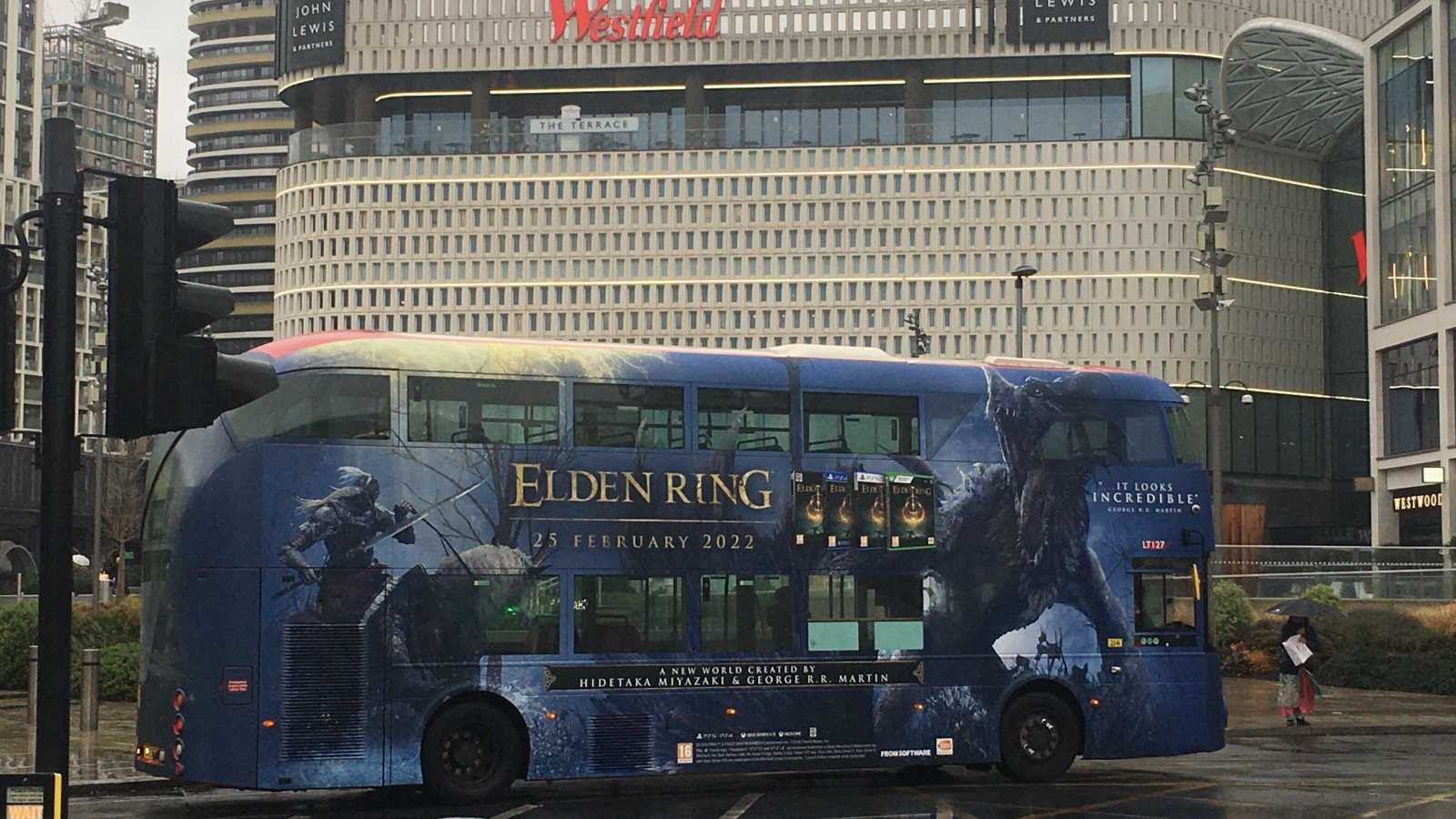 Elden Ring začíná s marketingovou kampaní, v Londýně se objevil polepený double decker