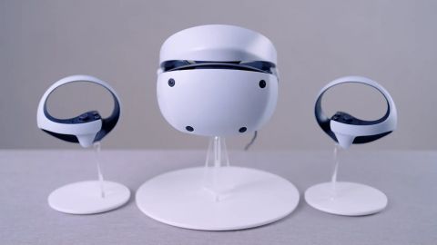 Podívejte se na rozborku headsetu PSVR2 a ovladačů Sense
