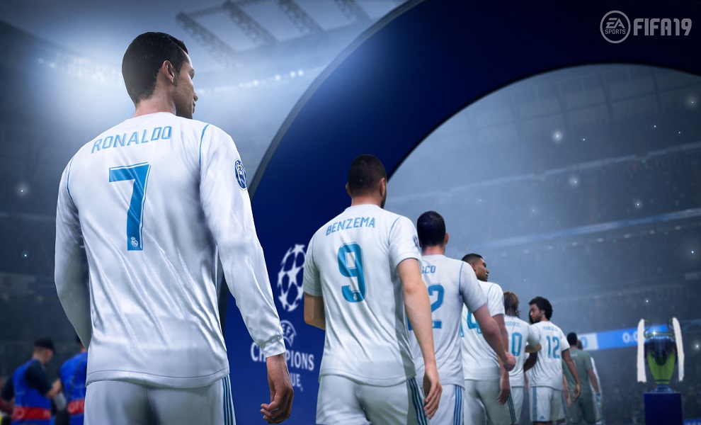 Cristiano Ronaldo mizí z obalu FIFA 19