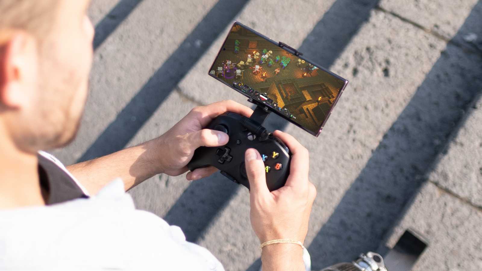 Měli bychom mít i handheld, prohlásil šéf Xboxu