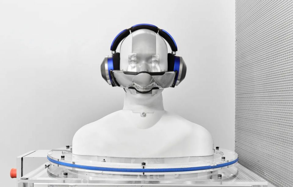 Pro testování výrobce vytvořit figurínu s mechanismem simulujícím fungování lidských plic