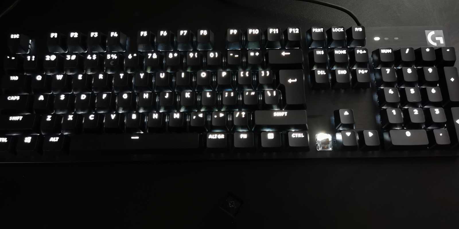 Recenze Logitech G413 SE, klasické klávesnice střední třídy