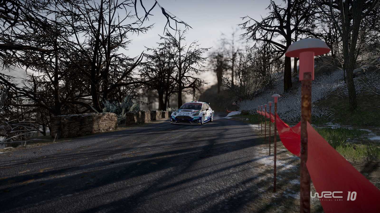 Nechybí ikonické omrzlé zákruty Monte Carla. Dole je možná sucho, ale po cestě může začít sněžit a najednou se kloužete po ledovce