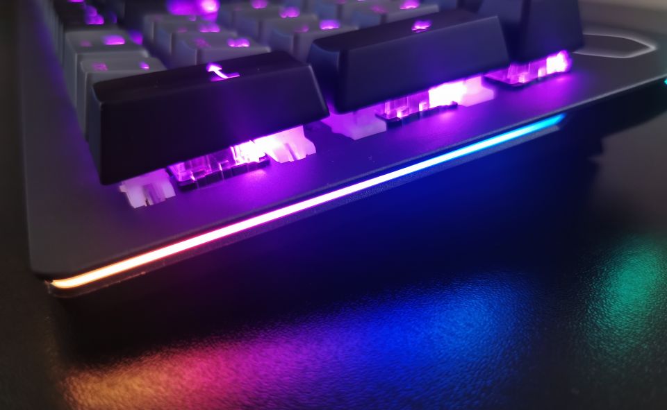 Recenze Cooler Master CK352, skvělého vstupu do mechanických klávesnic