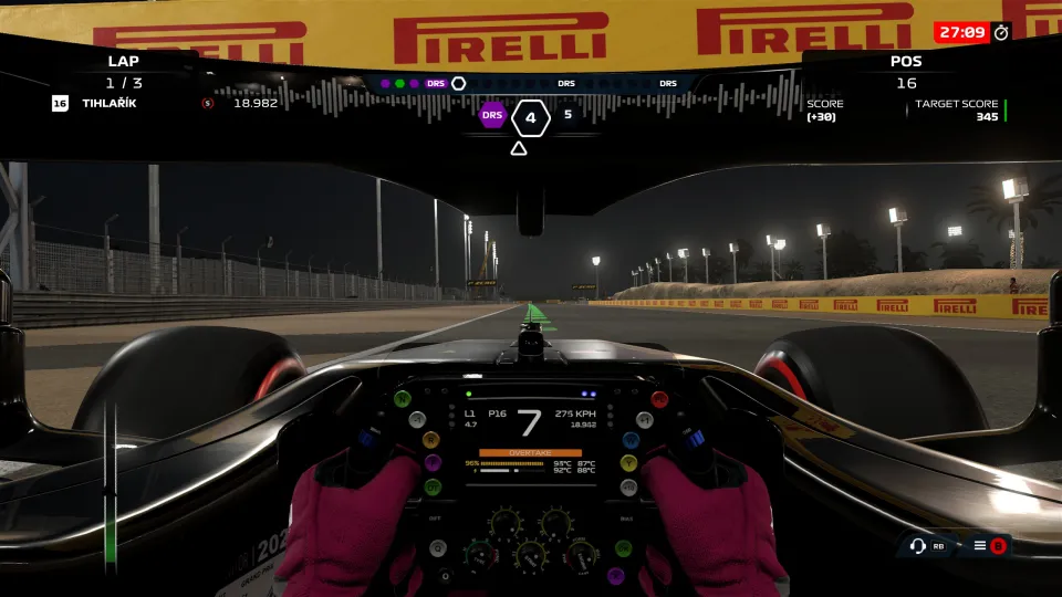 Obzvláště trénink aklimatizace na trati, ve kterém se snažíte bezchybně projíždět zatáčky a aplikovat DRS, je zábava