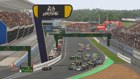 Virtuální LeMans dopadlo katastrofou. Hra odpojovala jezdce, včetně mistra světa Formule 1 Maxe Verstappena. Ten je znechucen