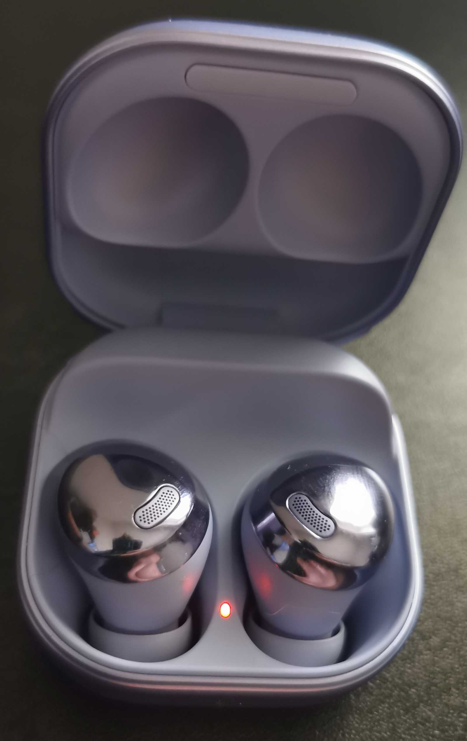 Jak se hraje na Samsung Z Fold 3 se sluchátky Galaxy Buds Pro?