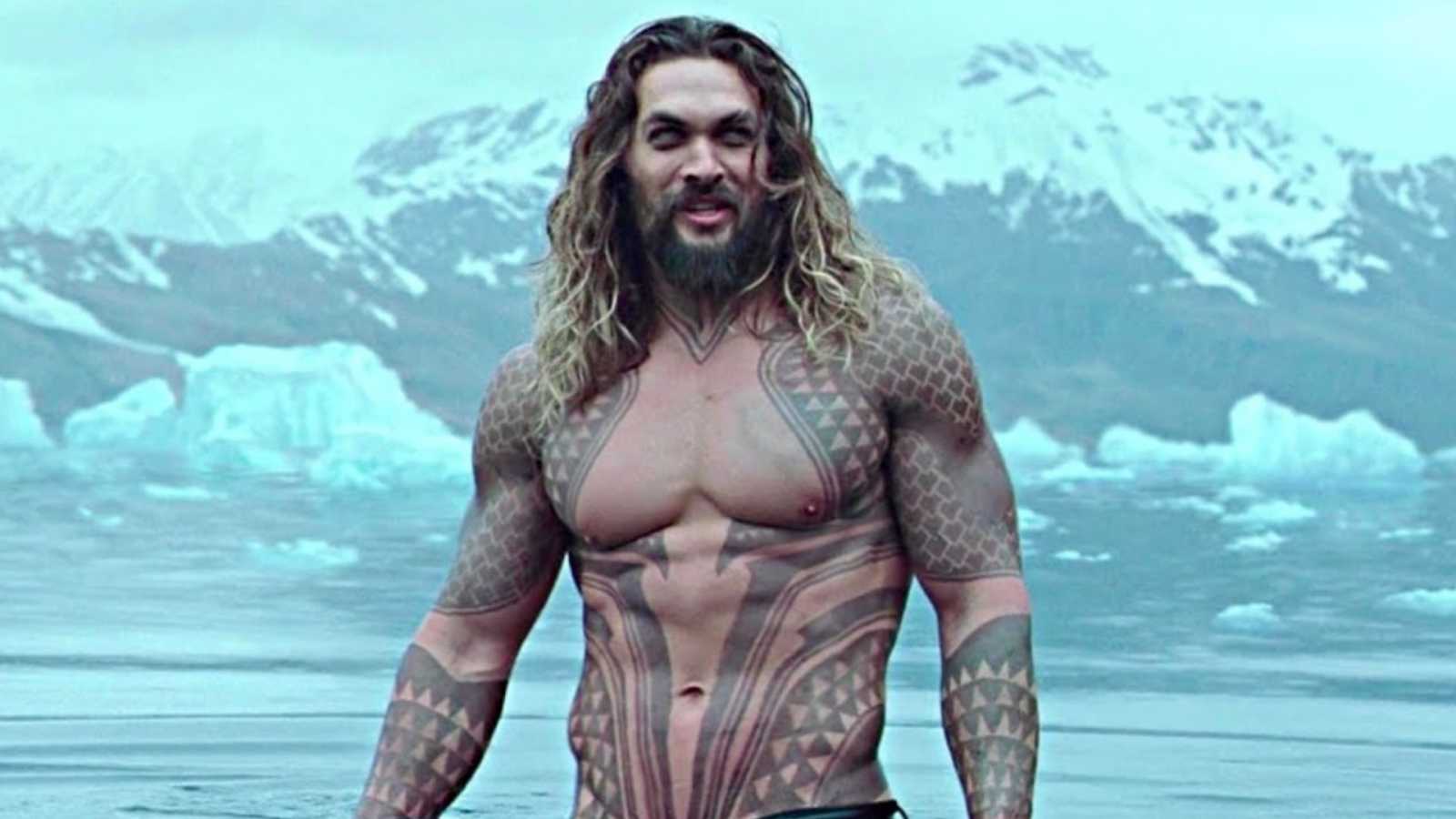 Jason Momoa prý chce hrát ve filmu Minecraft, s problémovým projektem Warner Bros. stále počítá