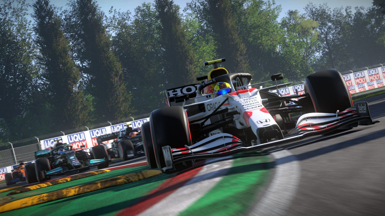 Aktualizace F1 2021 přináší Imolu a nový potisk pro monoposty Redbullu