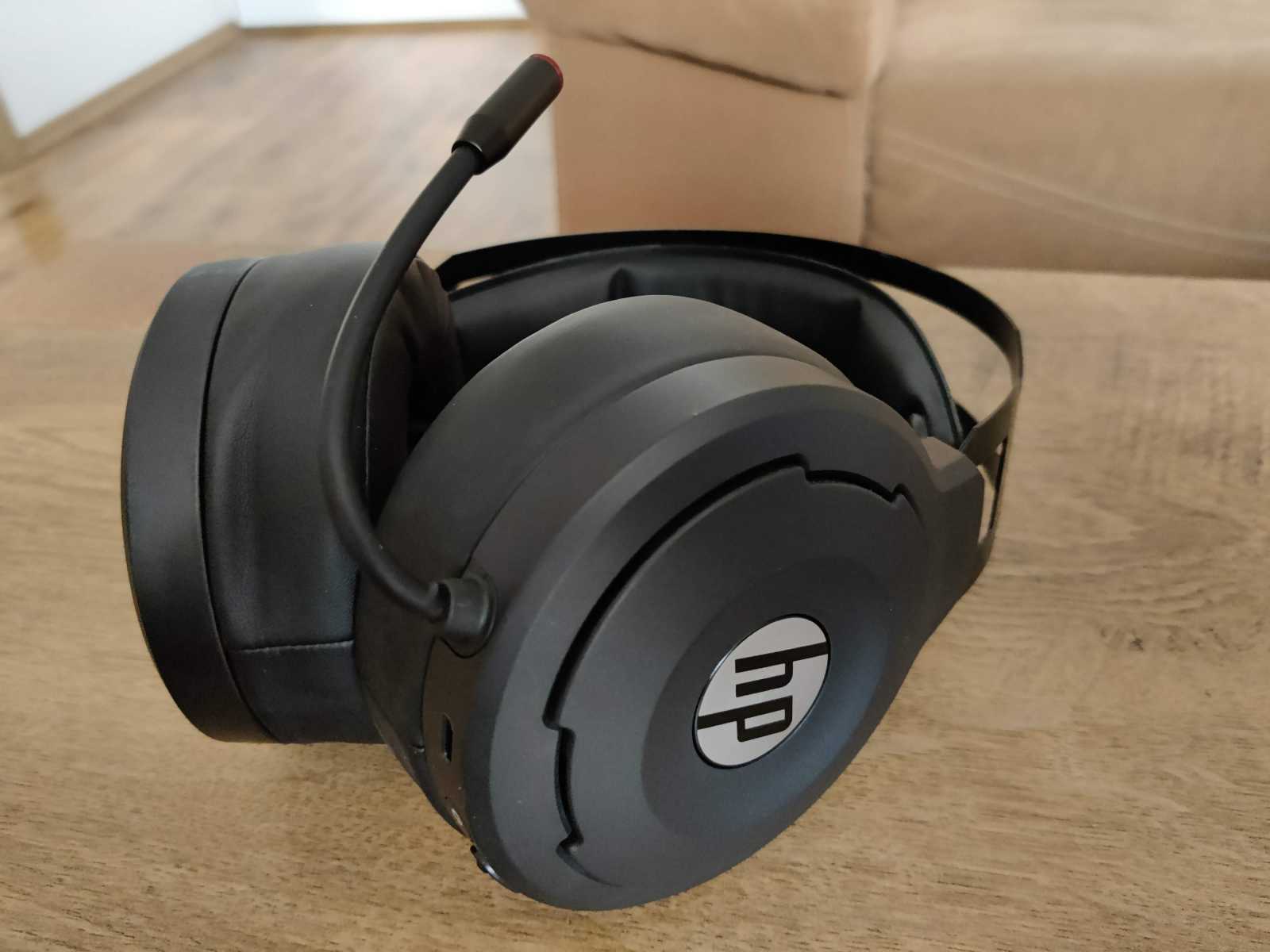 Headset působí velmi robustním dojmem