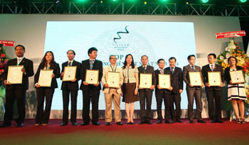 HSC Annual Report 2013 (AR13) won many prestigious awards