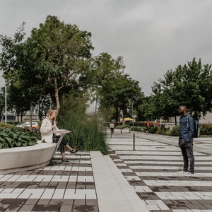 Universite Laval - Photo of a discussion on campus