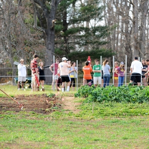 Elon Students at Environmental Center at Loy Farm