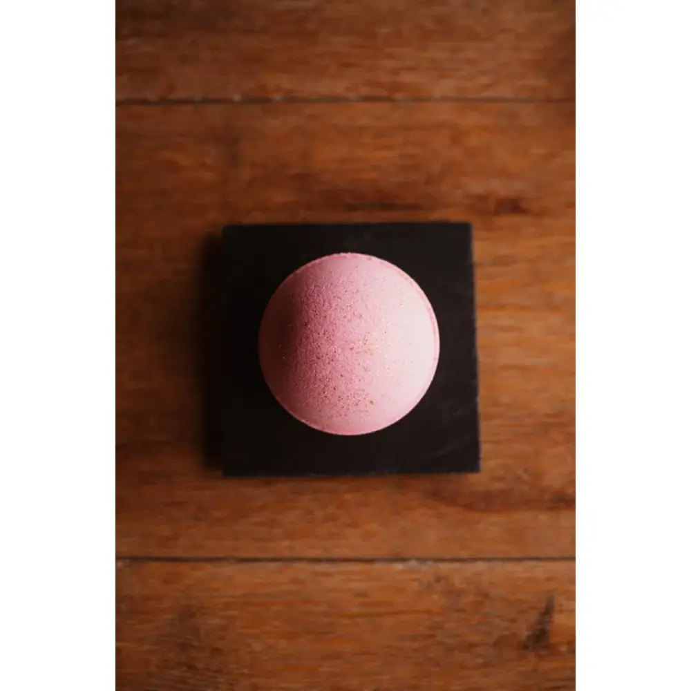 BOULE DE BAIN A L'UNITE DE 85 GRAMMES ROUGE PARFUM LA ROSERAIE — Elsewhere