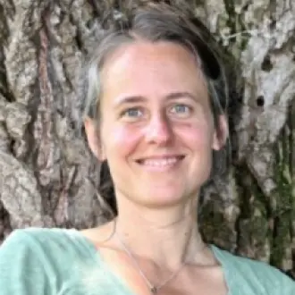 Jeannine Dubau erzählt über das Erschöpfungssyndrom und dessen Behandlung in der Naturheilkunde