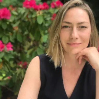 Anja Scherret spricht mit uns über Endometriose und den weiblichen Zyklus im Alltag