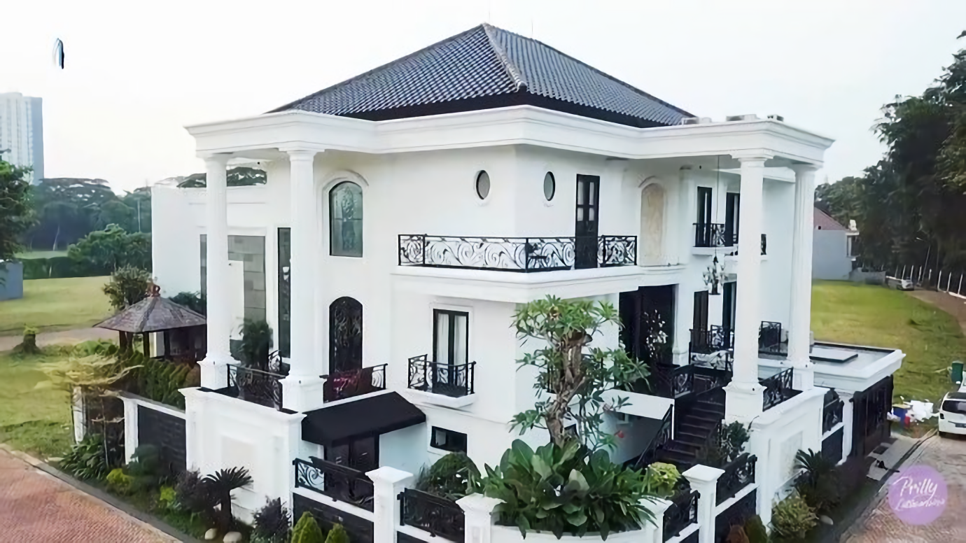 Rumah Istana Milik Prilly Latuconssina