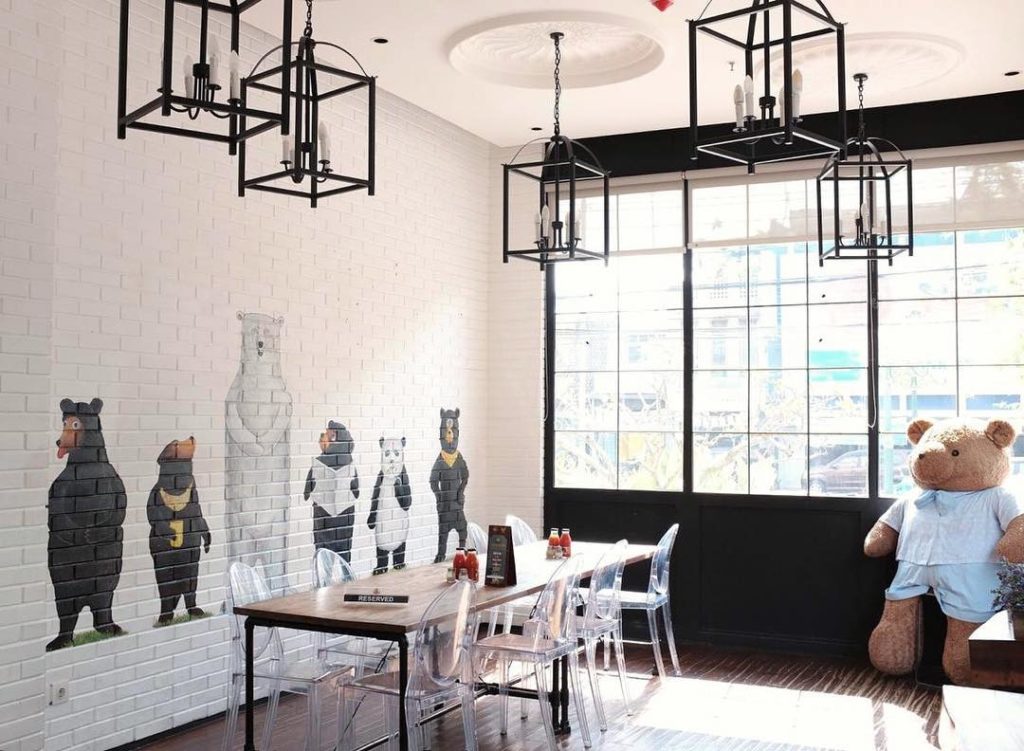 Roaster and Bear Cafe