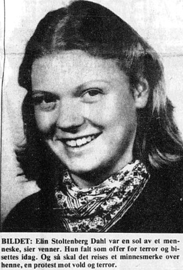 Bildetekst: "Elin Stoltenberg Dahl (født 18. oktober 1962, død 2. juli 1982), rekvisitør på Oslo Nye Teater og fredsaktivist. Hun ble drept i bombeattentatet på Oslo S sommeren 1982. Foto: Østlendingen, 9. juli 1982. © Creative Commons Attribution-NonCommercial-NoDerivatives 4.0."